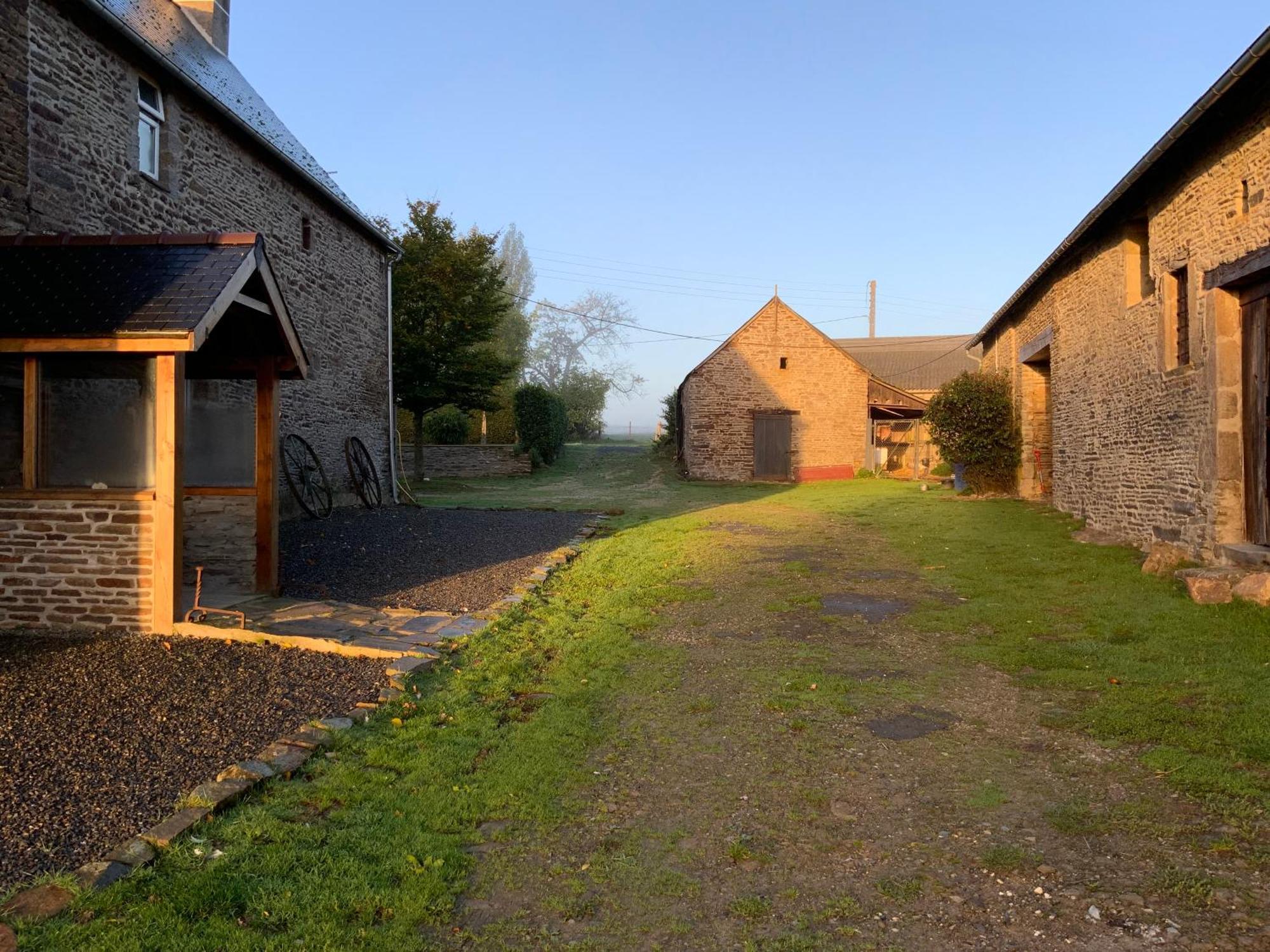 Welcoming And Peaceful Bed And Breakfast Fougerolles-du-Plessis Экстерьер фото